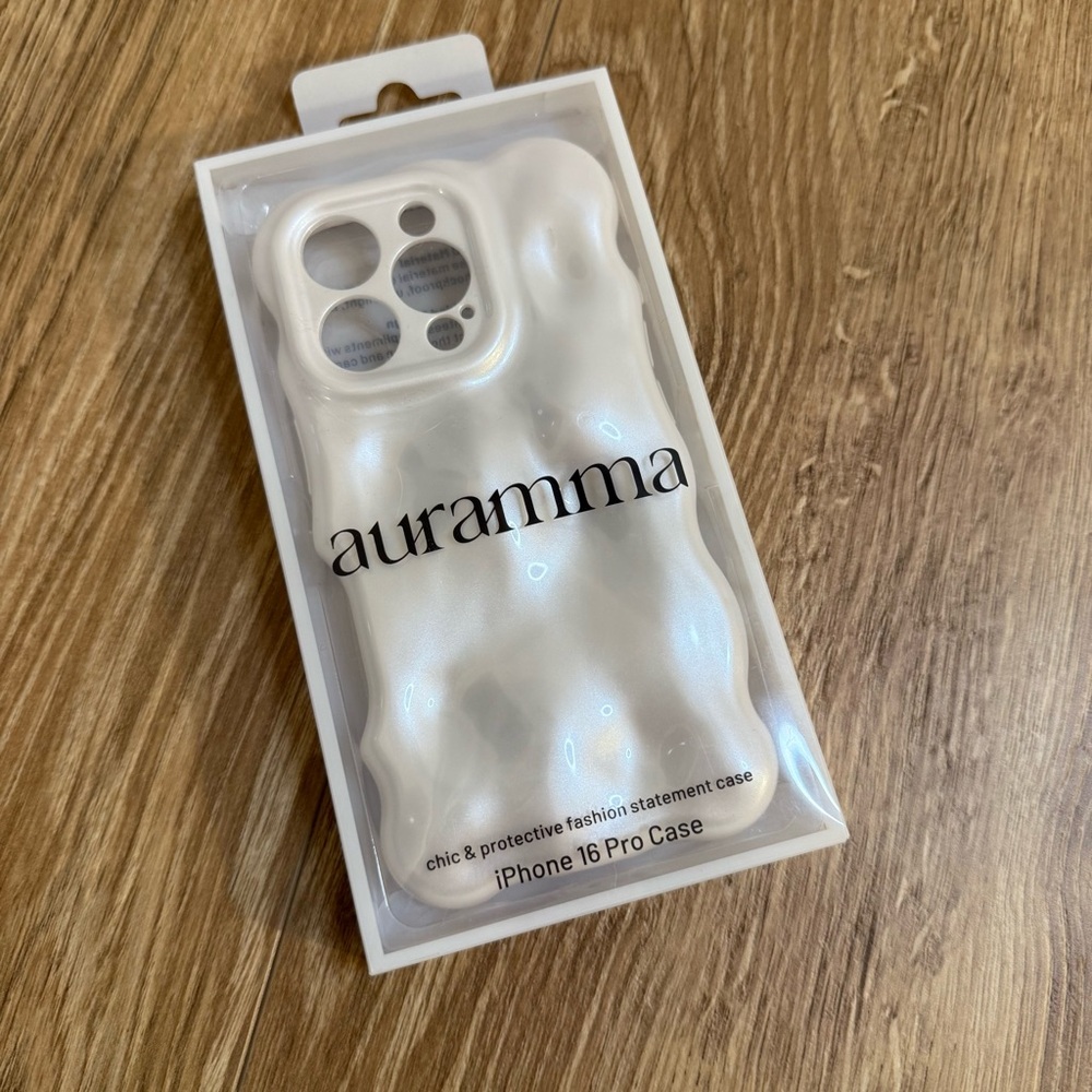 Pearl White iPhone 16 Pro Wave Case